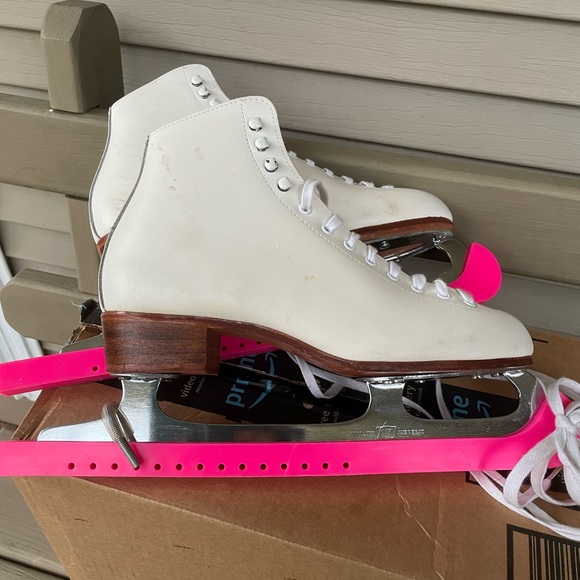 Riedell Other - RIEDELL Ice Skates Women’s Size 7